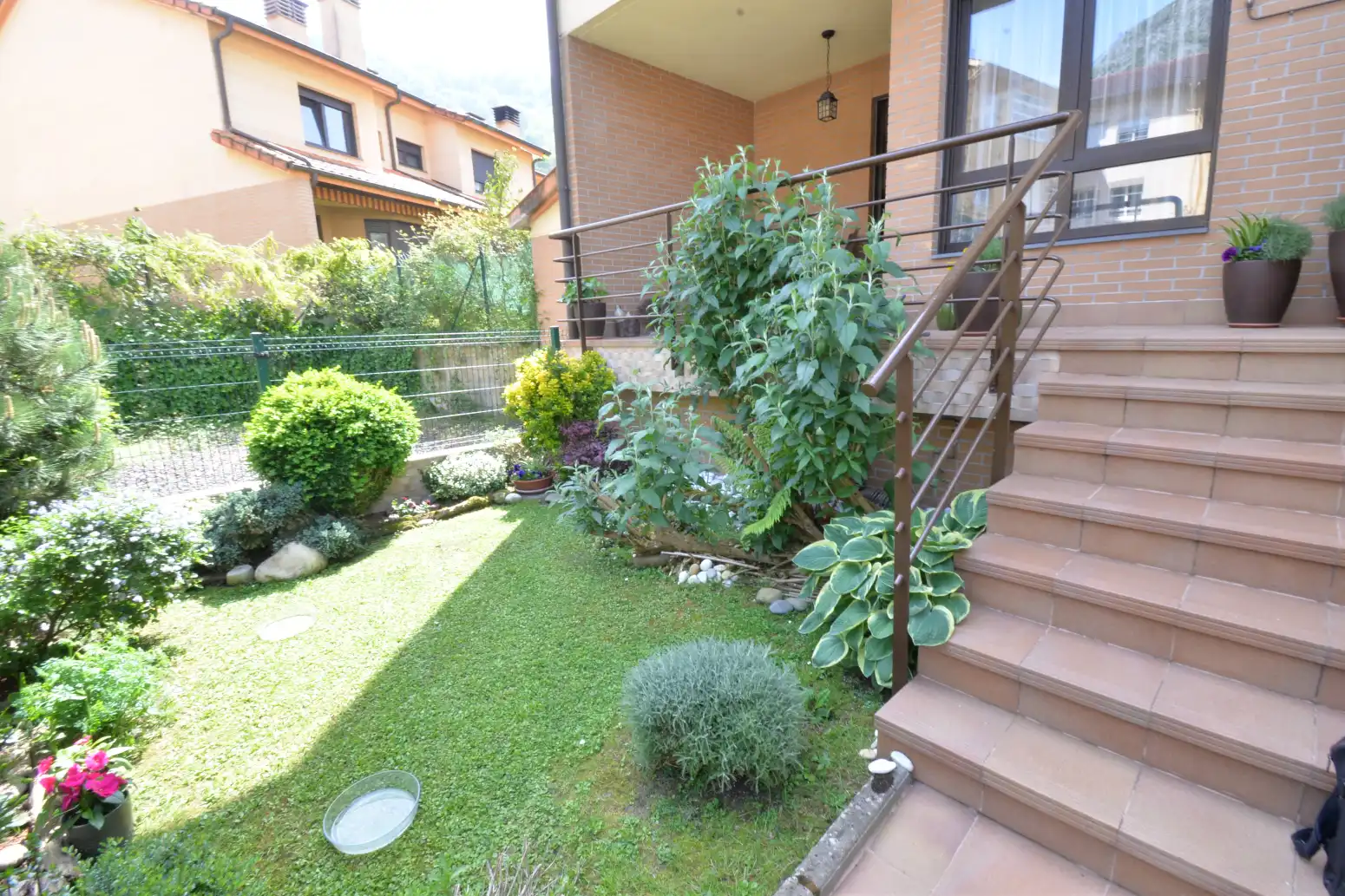 Jardín de Casa adosada en venta en Morcín con Calefacción, Jardín privado y Terraza