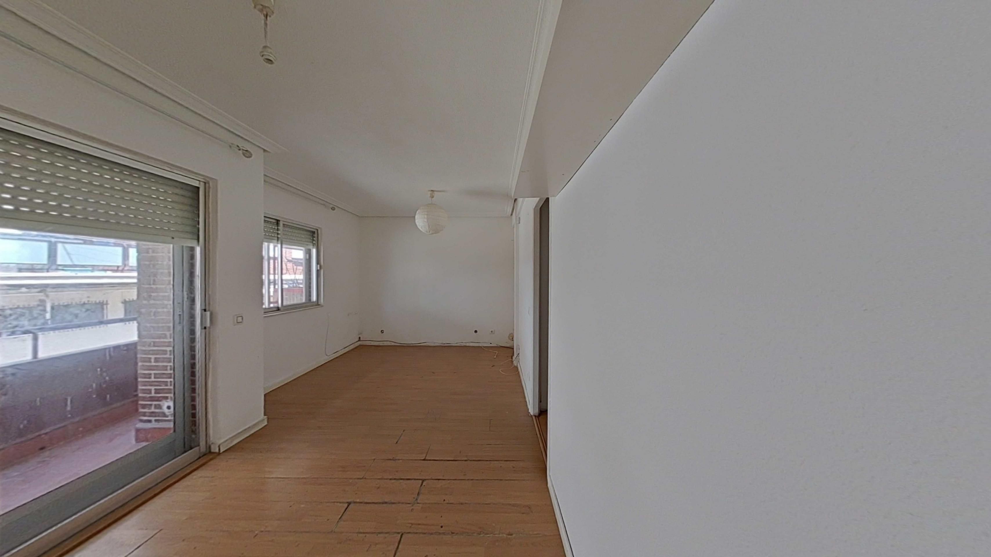 Sala de estar de Apartamento en venta en  Madrid Capital