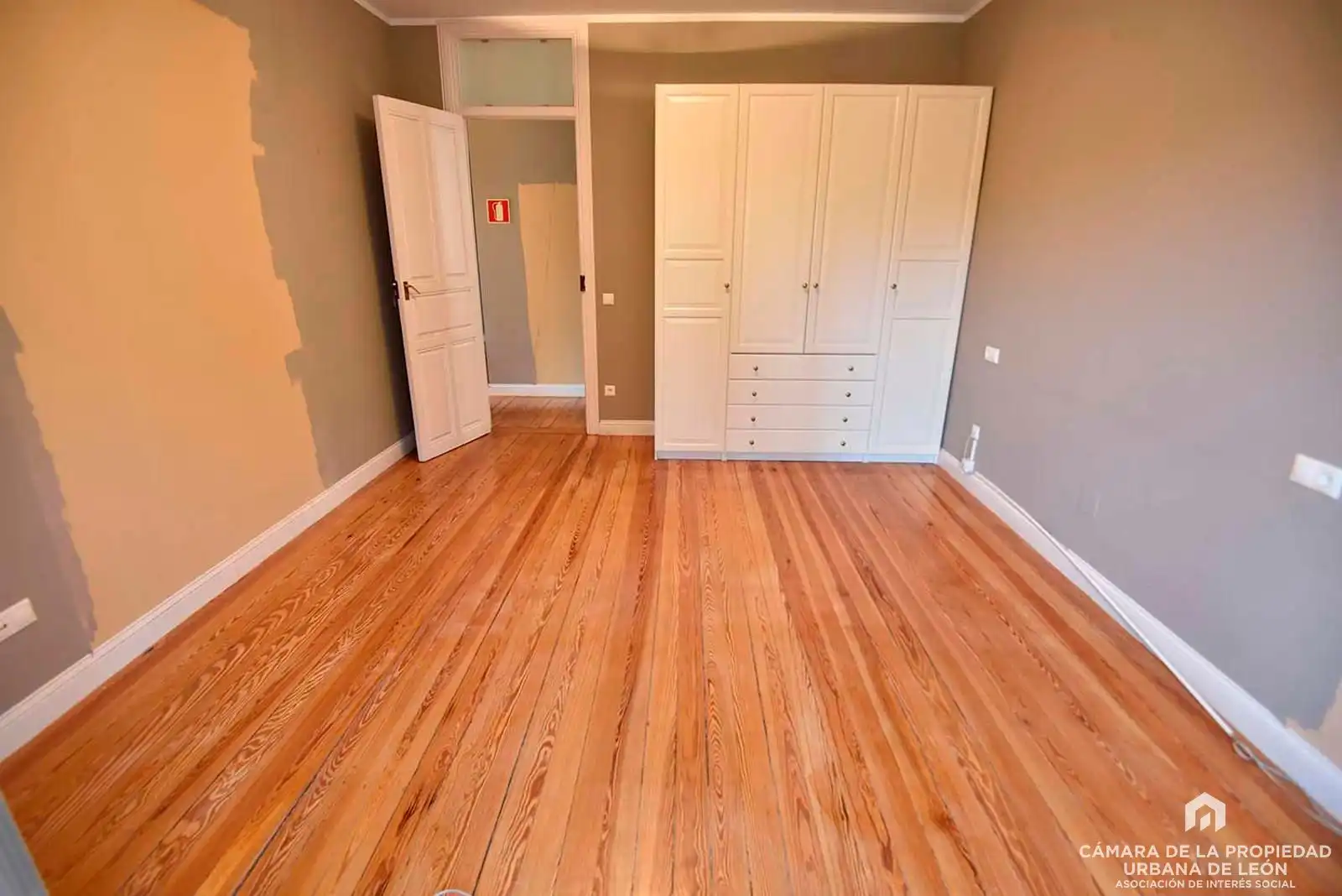 Habitación de Piso de alquiler en León Capital  con Calefacción