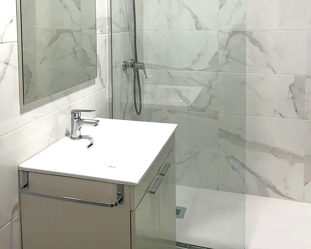 Baño de Piso en venta en Mislata con Horno, Lavadora y Balcón