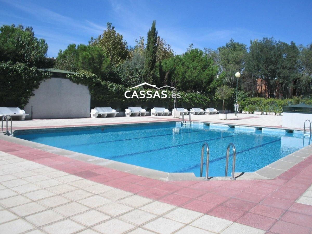Swimming pool of Flat for sale in Torrejón de Ardoz  with Air Conditioner, Heating and Parquet flooring