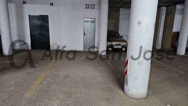 Garaje en Alquiler en Avenida Cristo de la Resurrección en Rinconada