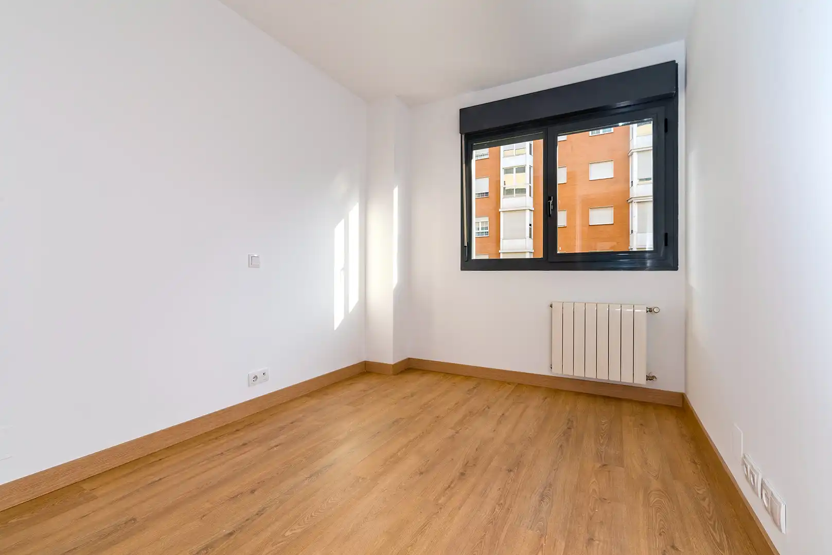 Bedroom of Flat for sale in Madrid  with Storage room and Community pool