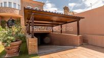 Vista exterior de Casa o xalet en venda en Utrera amb Aire condicionat, Calefacció i Jardí privat