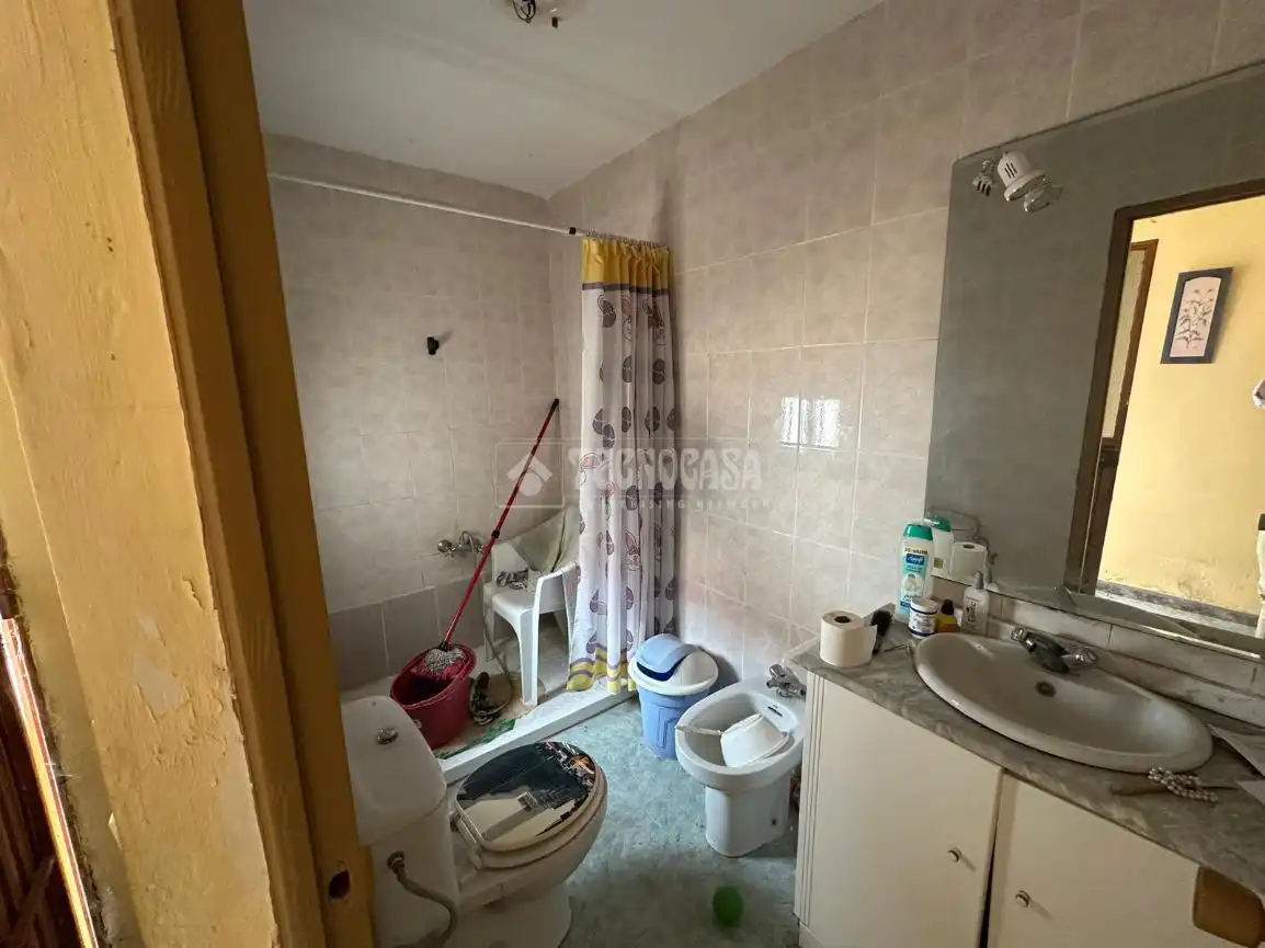Bathroom of Houses for sale in Espeluy  with Air Conditioner and Heating