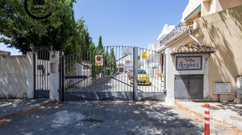 Foto 2 de Casa adosada en venta en Carretera de Huetor Vega, Camino de los Neveros - Serrallo, Granada Capital
