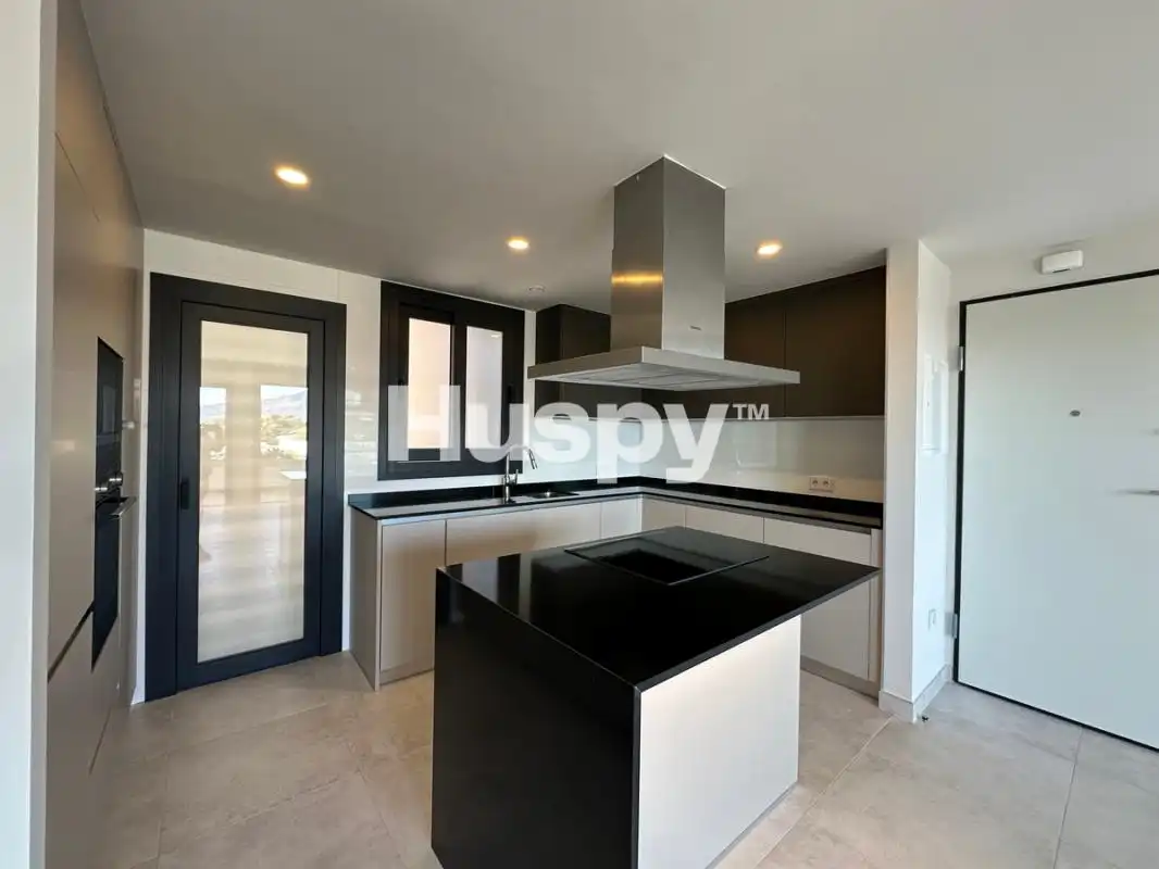 Piso con balcón en venta en Calle Pico Alcazaba, imagen 9