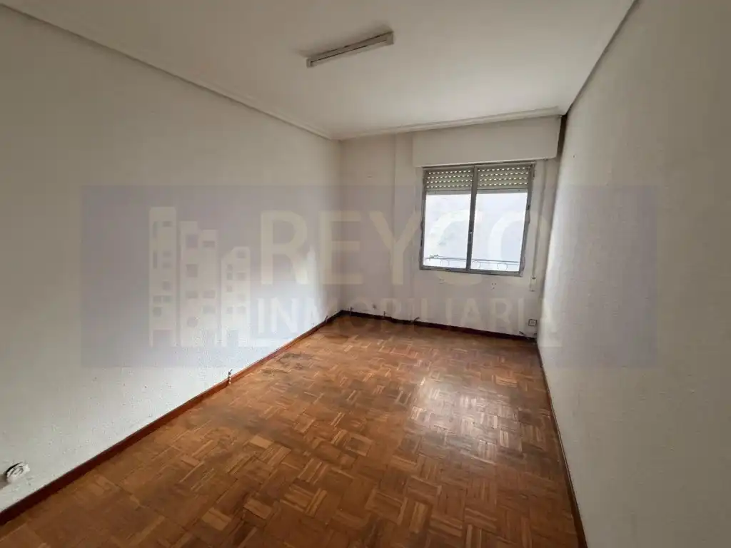 Schlafzimmer von Wohnung zum Verkauf in  Logroño