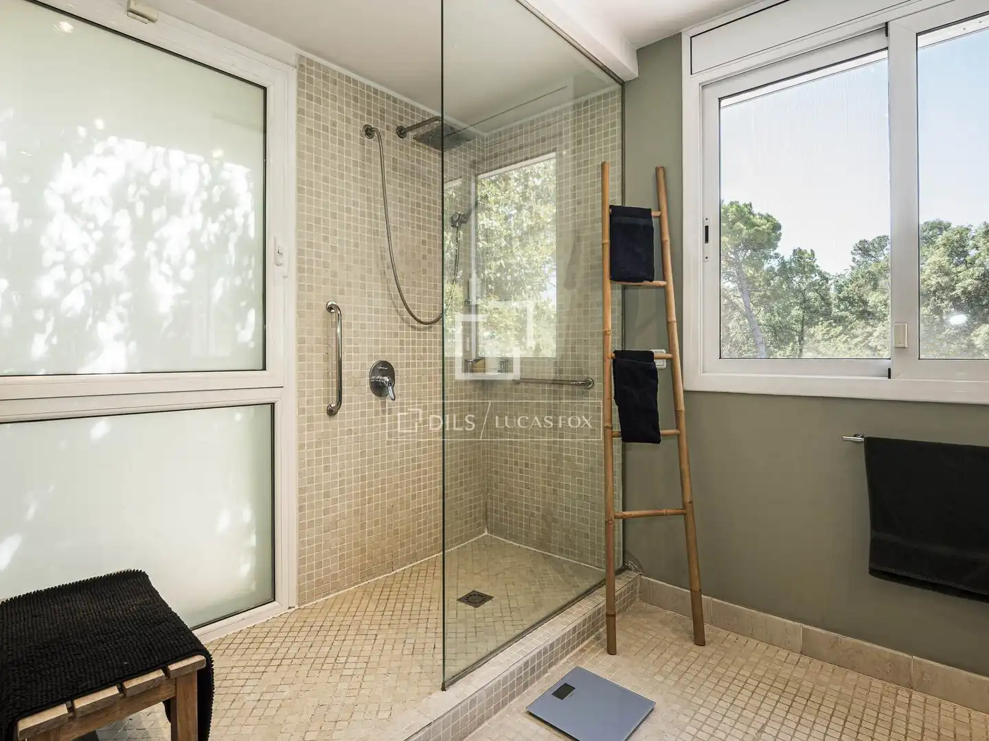 Bany de Casa o xalet en venda en Sant Cugat del Vallès amb Aire condicionat, Calefacció i Jardí privat