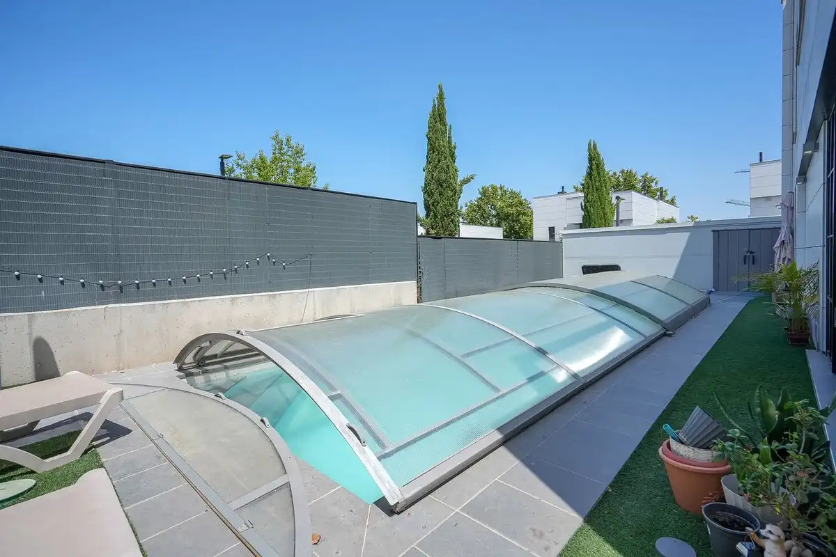 Piscina de Casa o xalet en venda en Las Rozas de Madrid amb Aire condicionat, Calefacció i Jardí privat