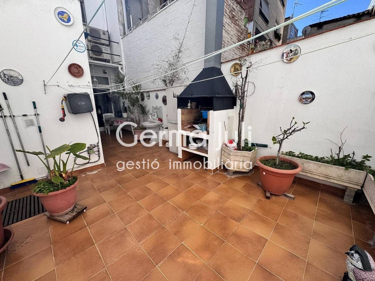 Vista exterior de Casa o chalet en venta en Badalona con Aire acondicionado, Calefacción y Jardín privado
