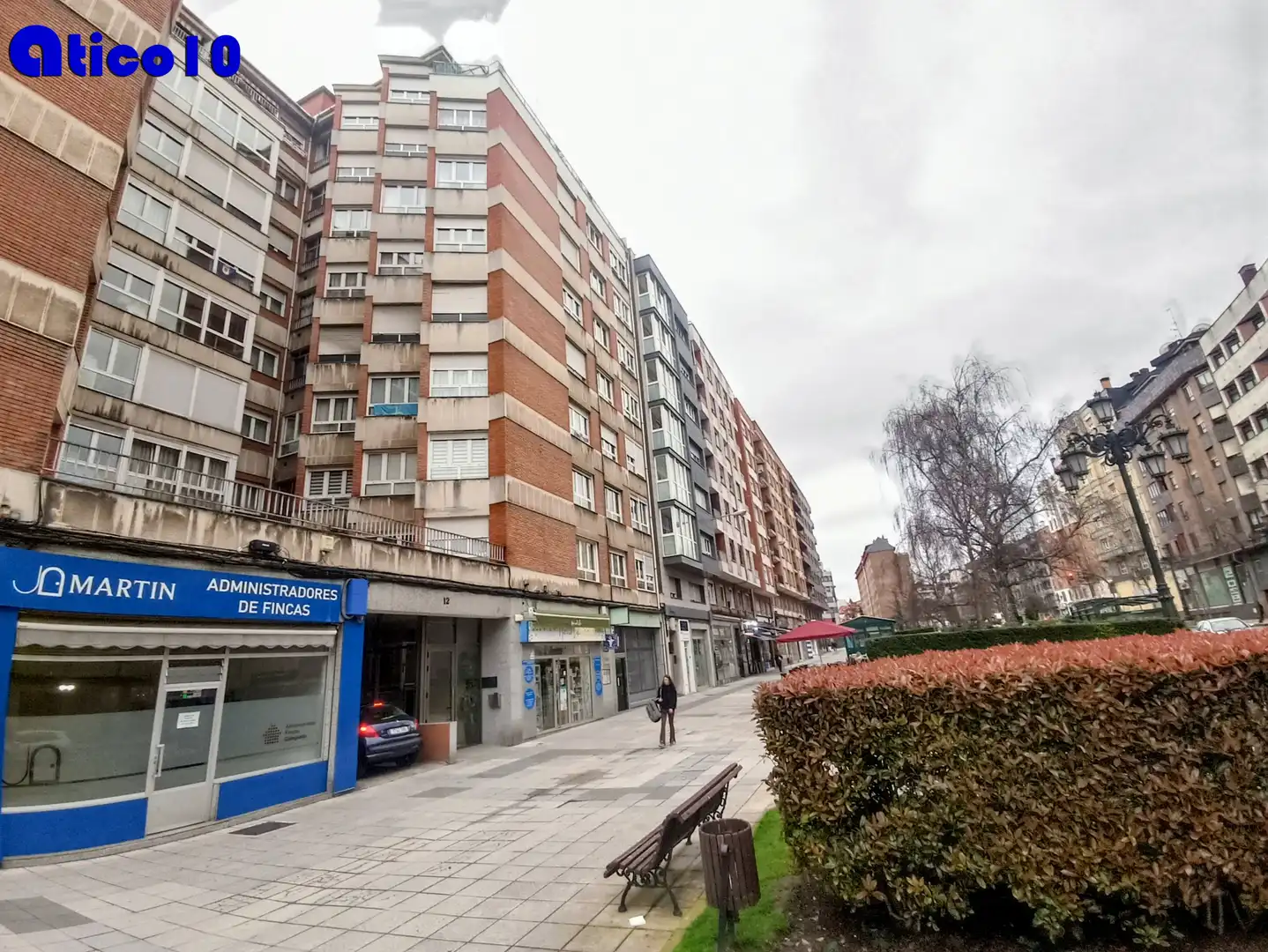 Vista exterior de Piso en venta en Oviedo  con Calefacción, Parquet y Terraza