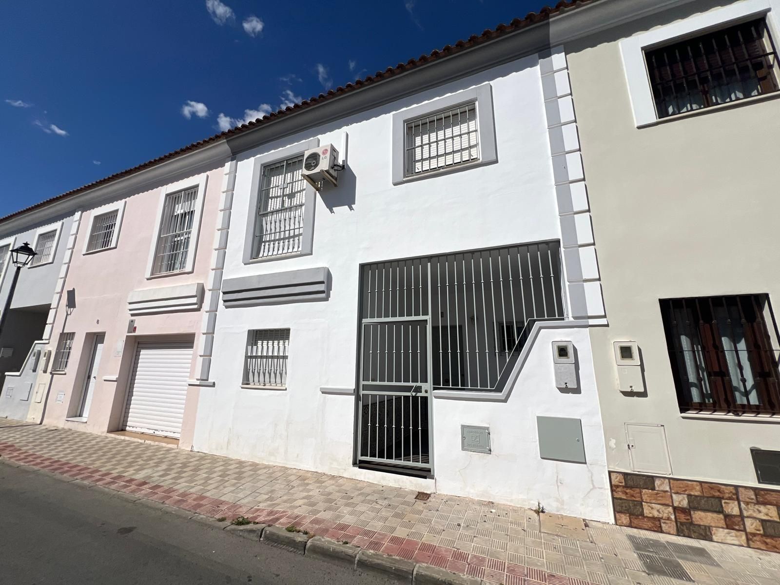 Exterior view of House or chalet for sale in Utrera