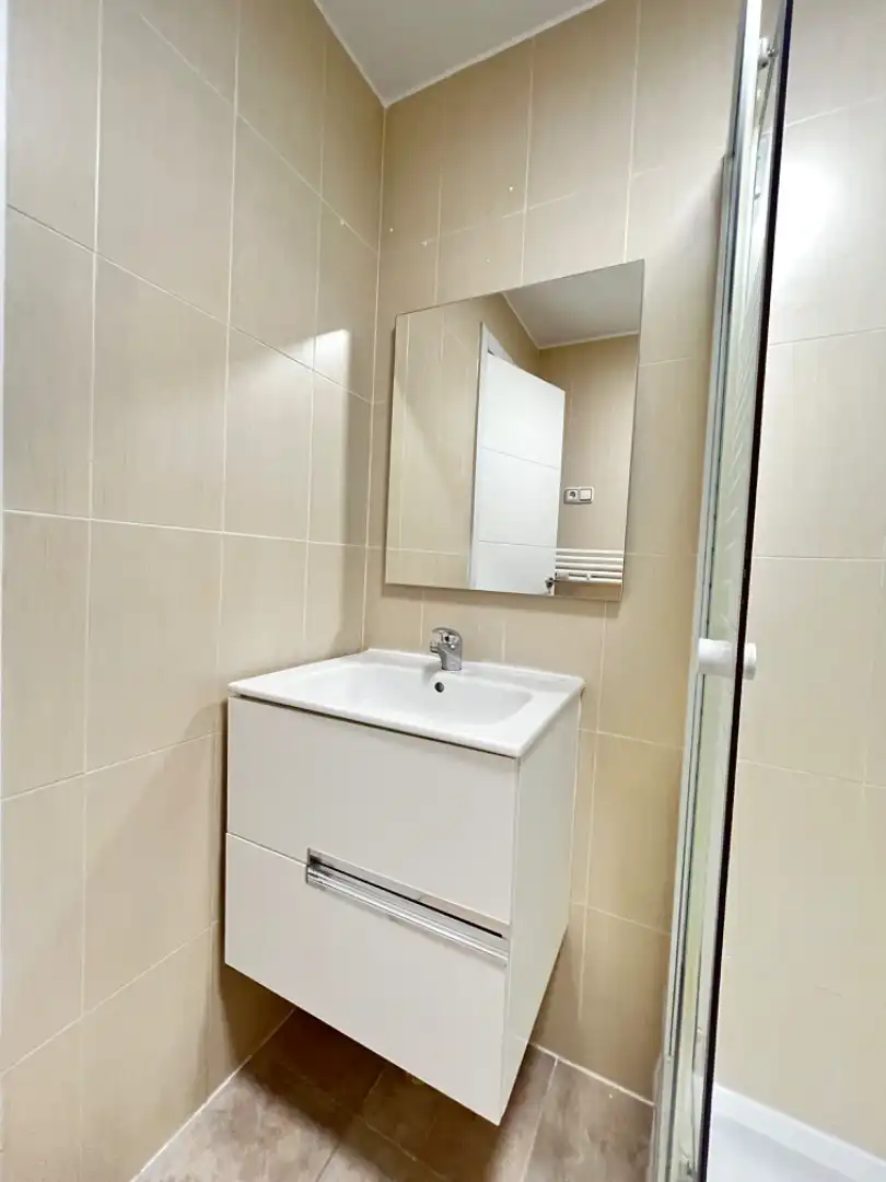 Badezimmer von Wohnung zur untervermieten in Madrid mit Klimaanlage, Terrasse und Möbliert