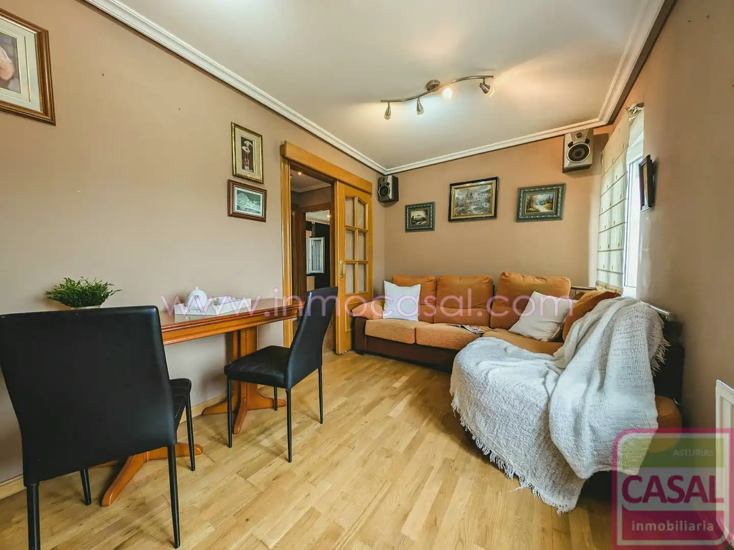 Sala d'estar de Casa o xalet en venda en Mieres (Asturias) amb Calefacció, Terrassa i Traster