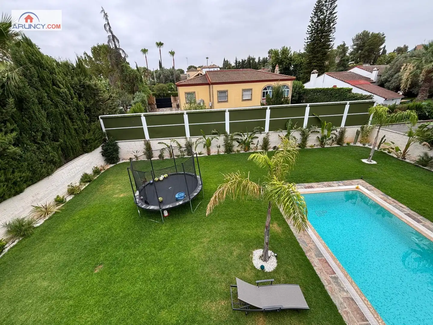 Piscina de Casa o xalet de lloguer en Alcalá de Guadaira amb Aire condicionat, Jardí privat i Traster