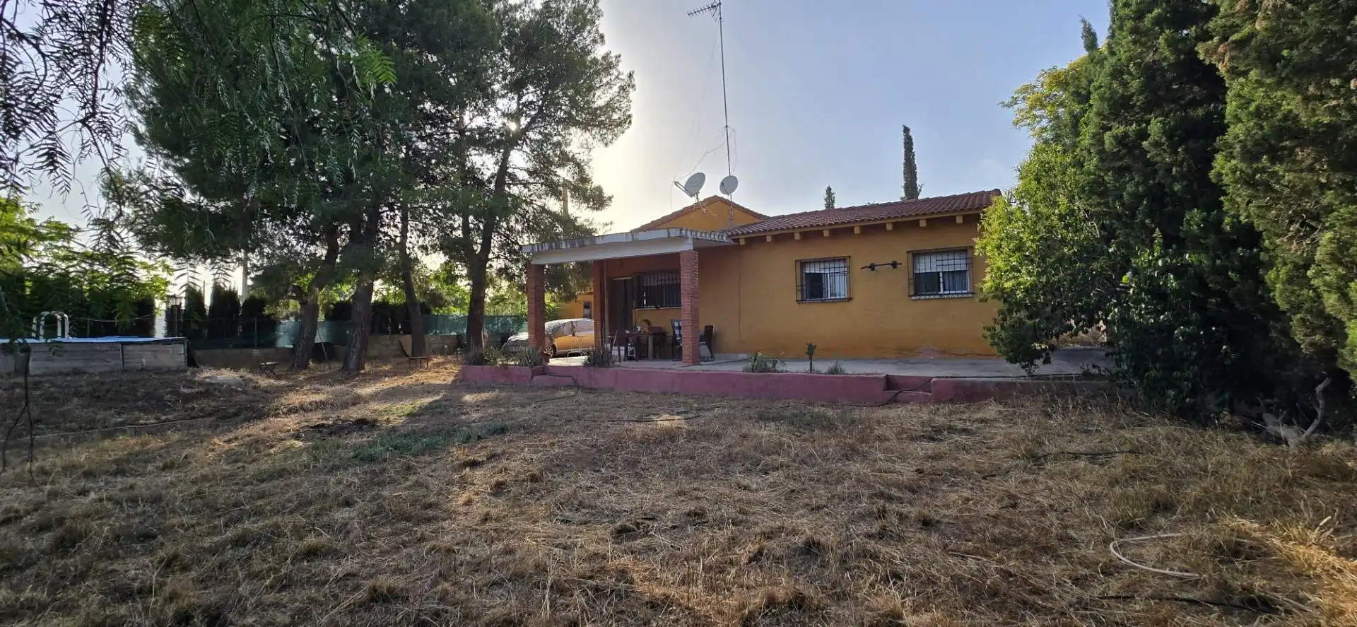 Vista exterior de Casa o xalet en venda en Llíria amb Terrassa i Piscina comunitària