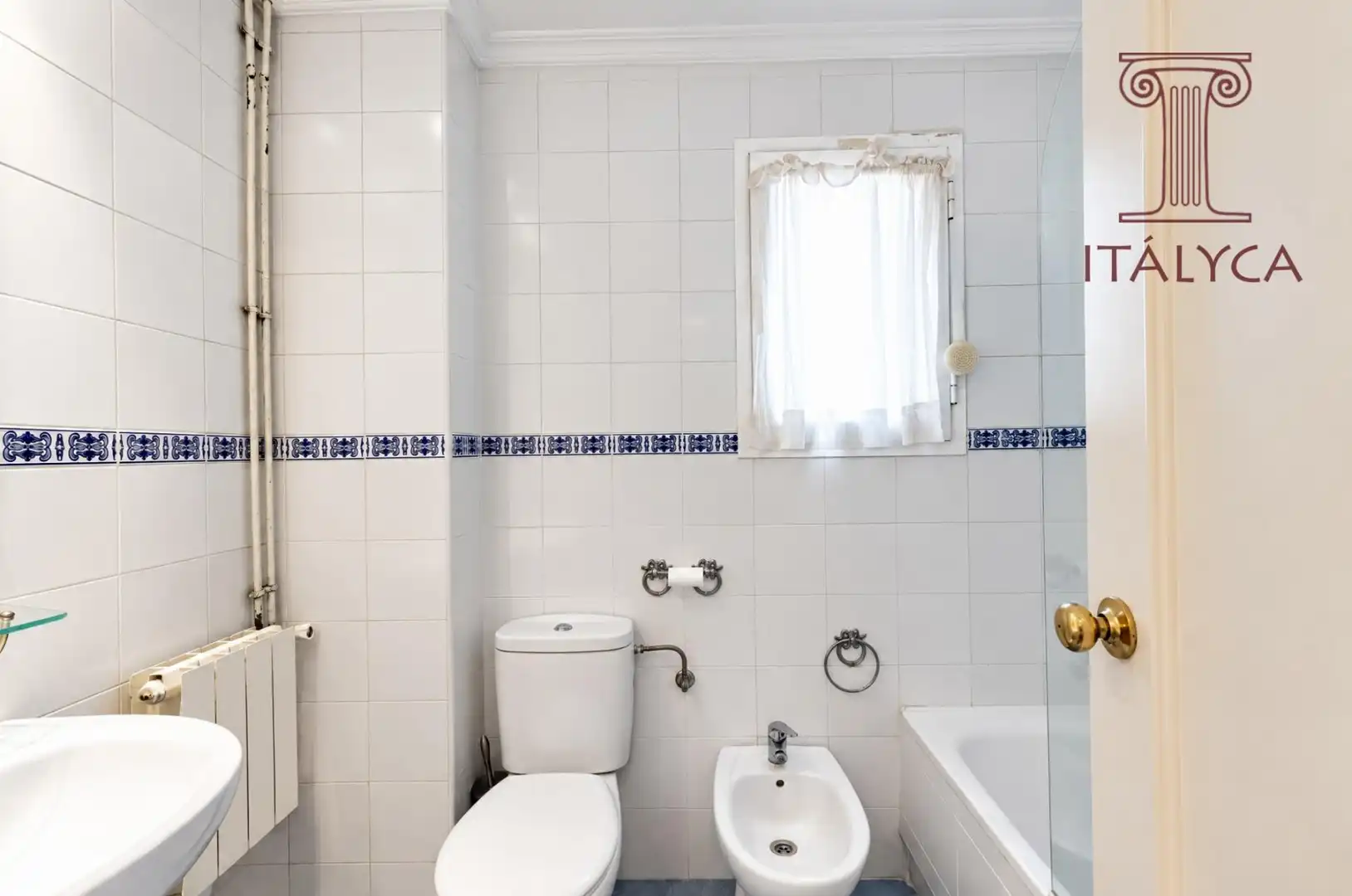 Casa aparellada amb terrassa en venda a Avenida Avenida Clara Campoamor, imagen 19