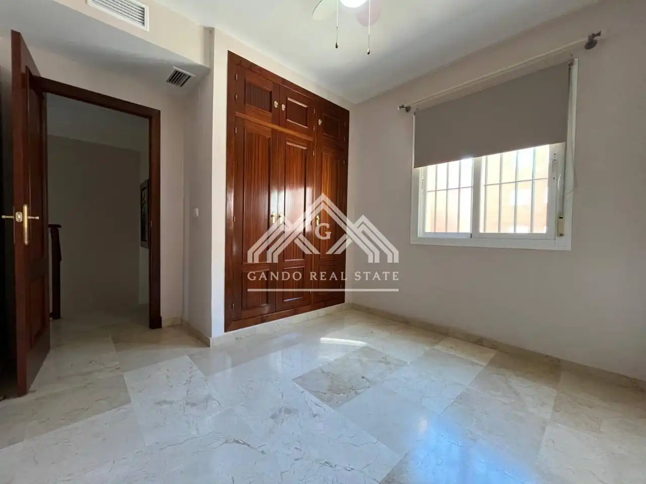Exterior view of Houses for sale in Dos Hermanas  with Air Conditioner