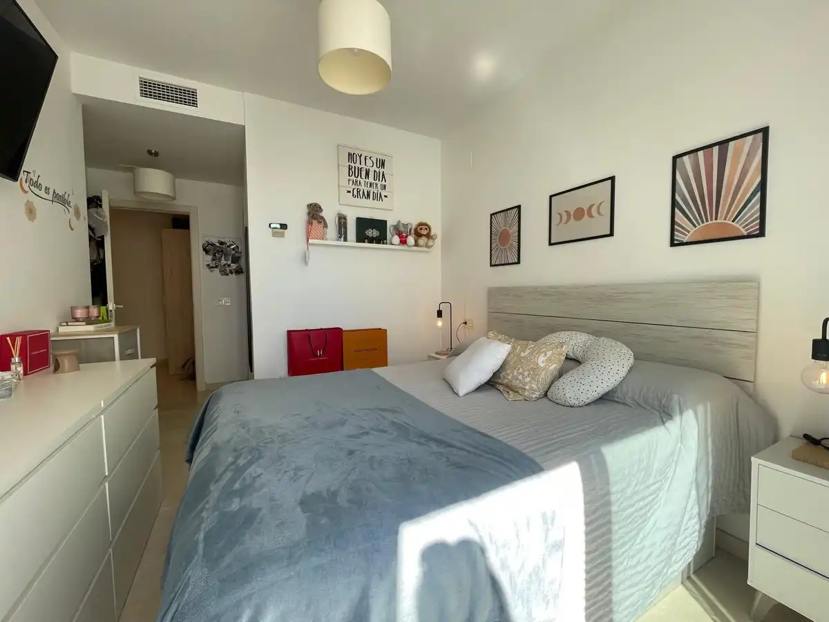 Dormitori de Dúplex en venda en Estepona amb Aire condicionat, Jardí privat i Terrassa