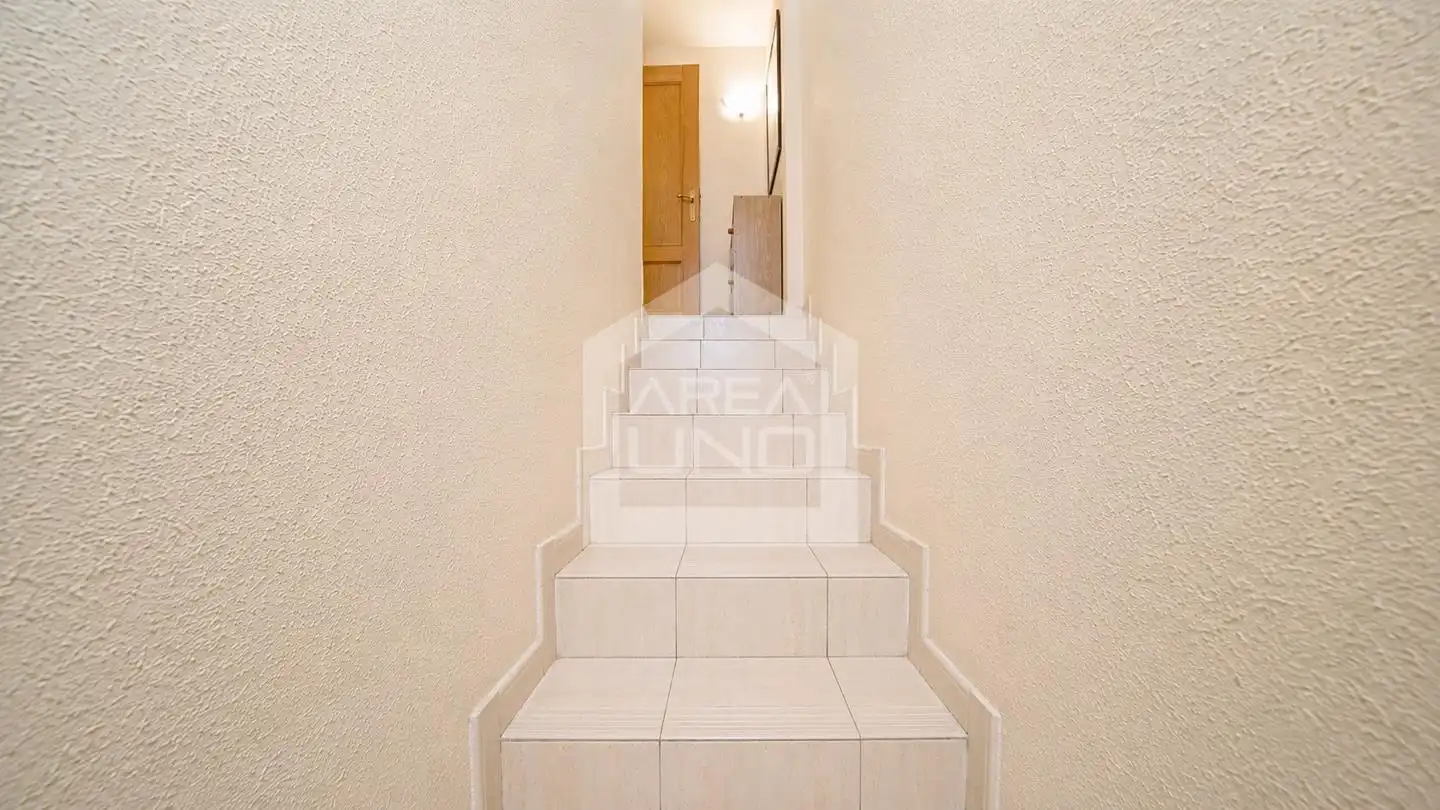 Casa adosada en venda en Alcorcón amb Aire condicionat, Calefacció i Jardí privat