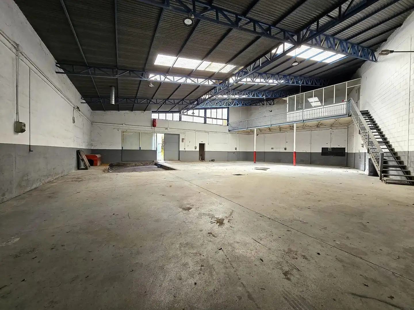 Nau industrial en venda a Loja