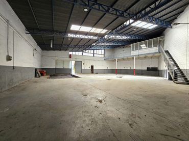 Nau industrial en venda a Loja