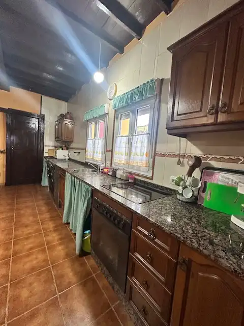 Cocina de Casa o chalet en venta en Salas con Jardín privado, Terraza y Amueblado