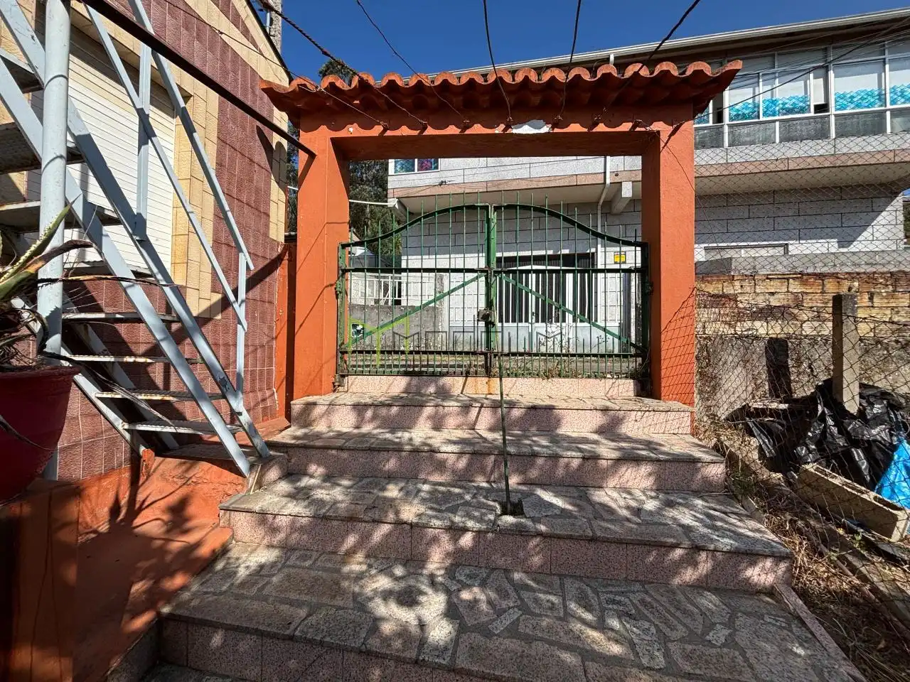 Außenansicht von Haus oder Chalet zum Verkauf in Vigo  mit Heizung, Privatgarten und Terrasse