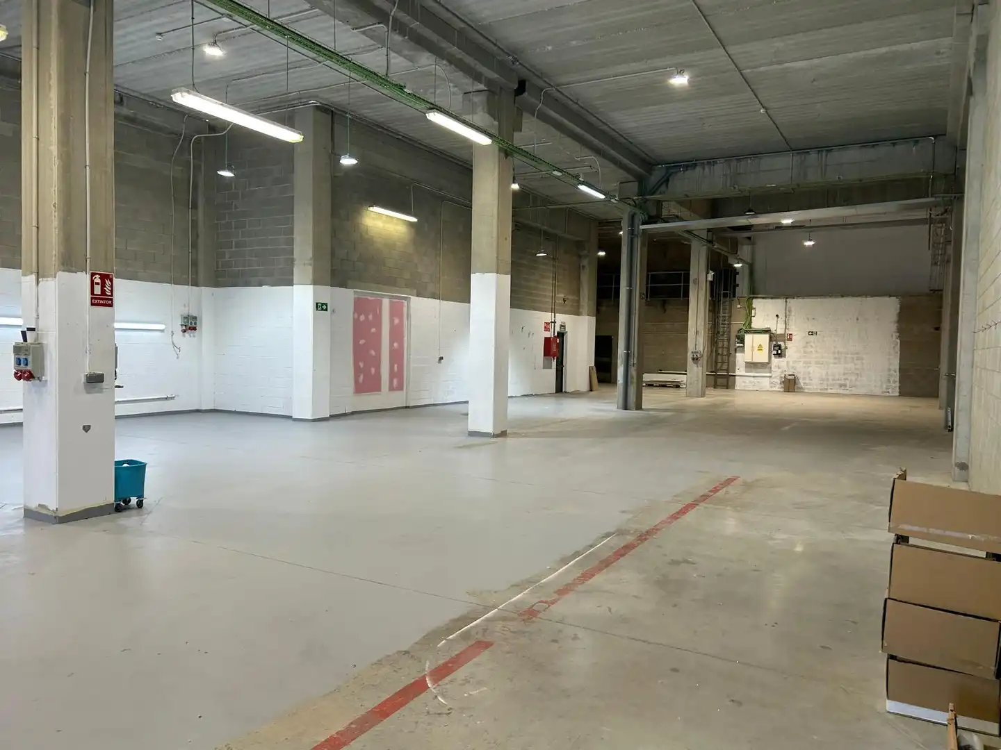 Industrial buildings for rent in Finestrelles