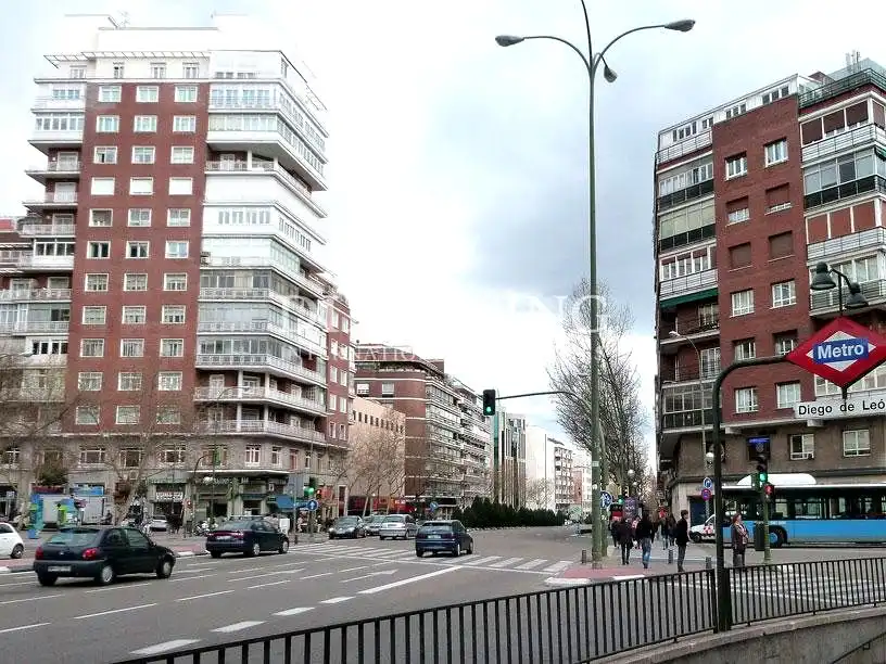 Vista exterior de Piso en venta en Madrid con Calefacción