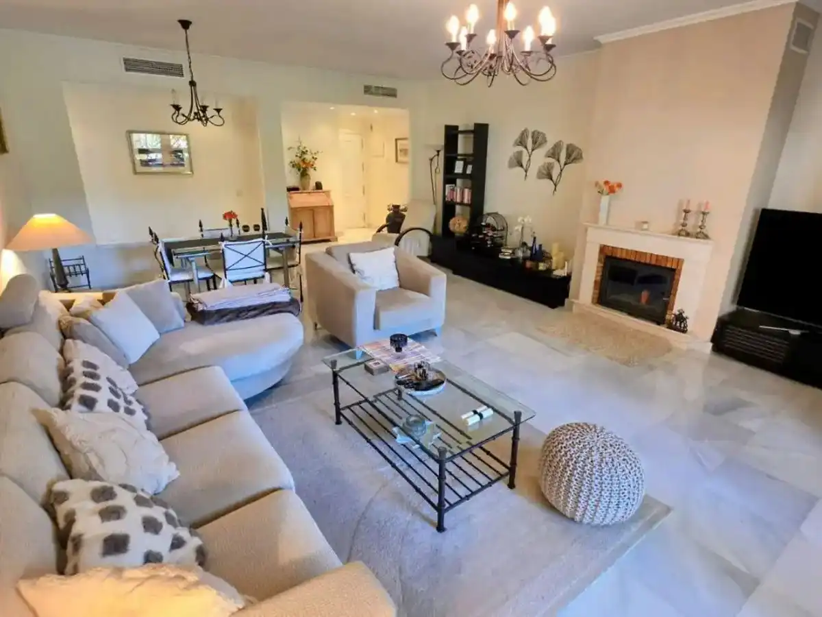 Apartament amb piscina en venda a Estepona Pueblo, imagen 3