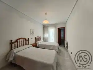 Dormitori de Casa o xalet en venda en La Puebla de Híjar amb Aire condicionat, Calefacció i Jardí privat