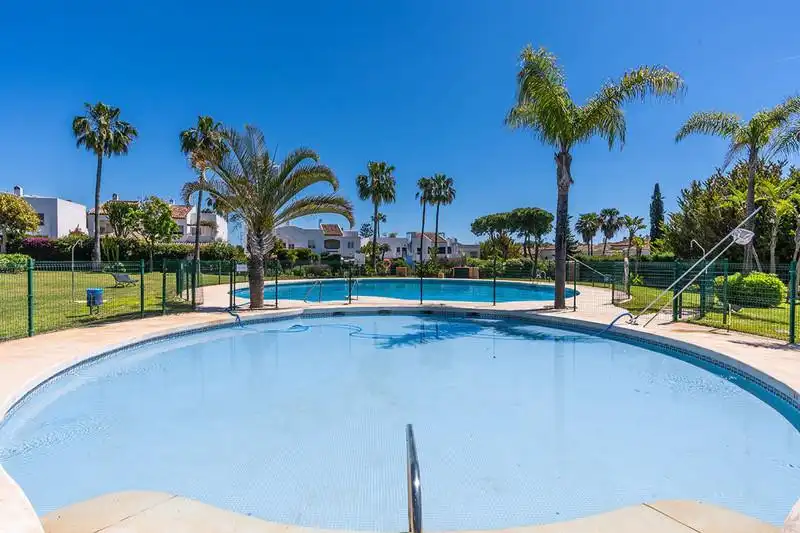 Swimming pool of Detached homes for rent in Estepona  with Air Conditioner, Heating and Terrace