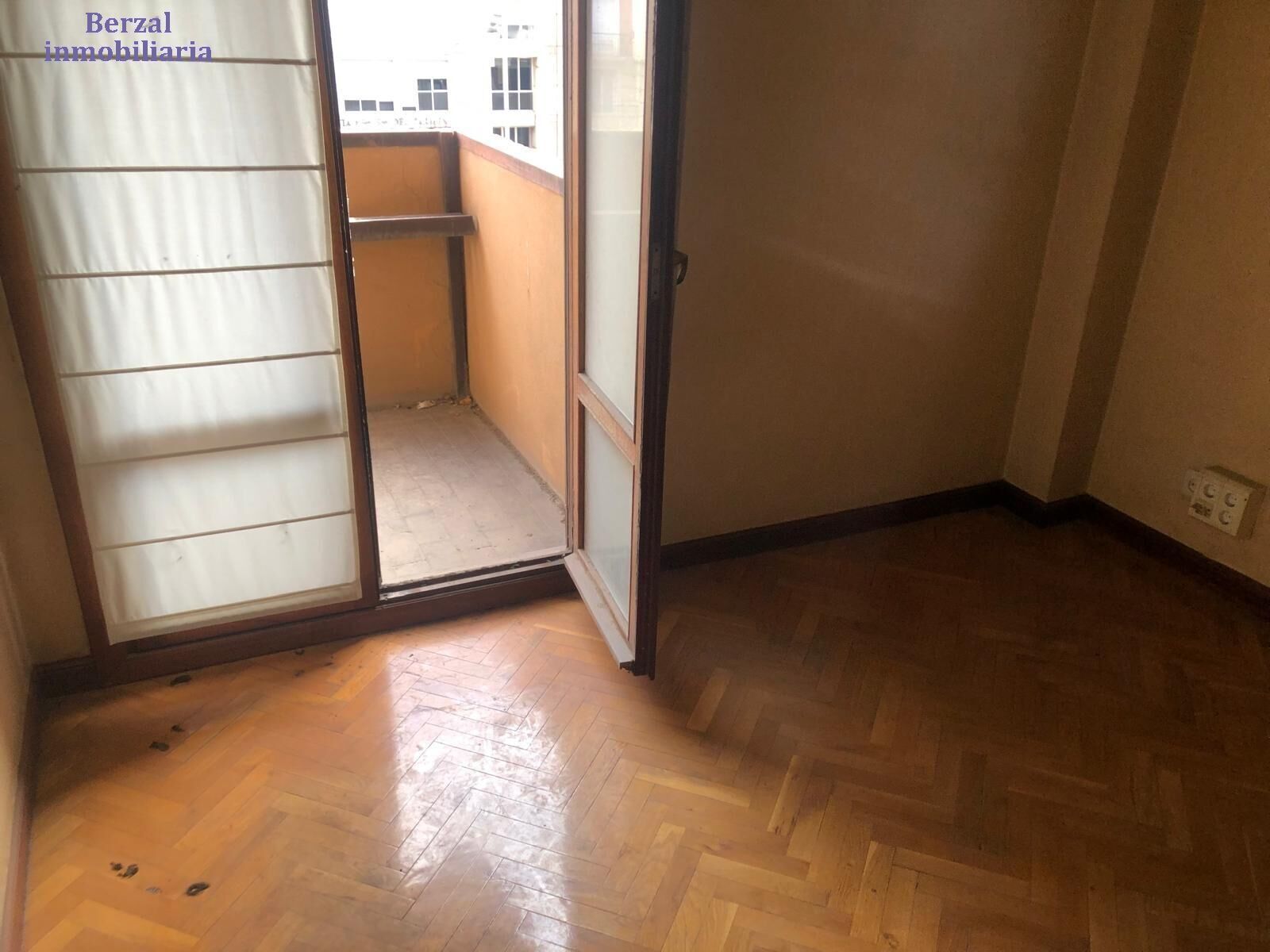 Habitación de Piso en venta en  Logroño con Calefacción y Balcón