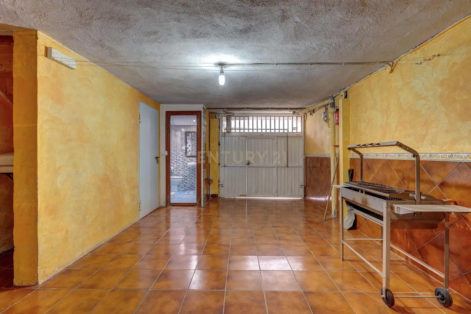 Einfamilien-Reihenhaus zum Verkauf in Anguciana mit Privatgarten, Abstellraum und Schwimmbad