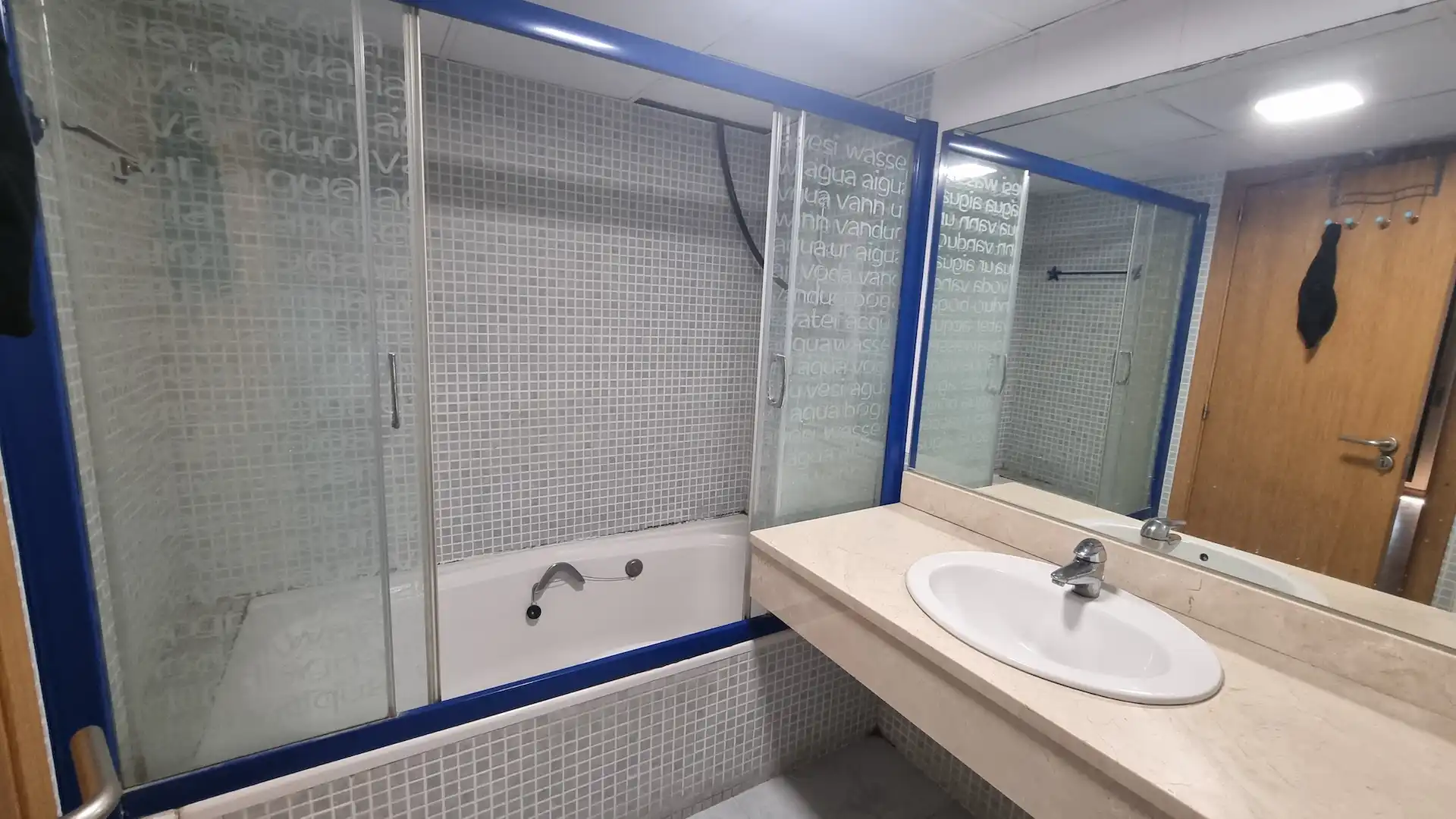 Bathroom of Flat for sale in Zaragoza  with Terrace