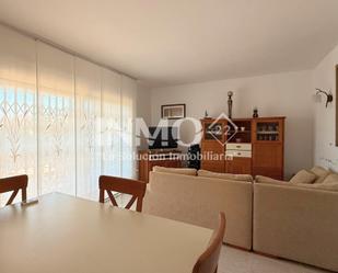 Sala d'estar de Casa o xalet en venda en Mont-roig del Camp amb Aire condicionat, Calefacció i Jardí privat