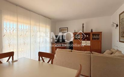 Sala d'estar de Casa o xalet en venda en Mont-roig del Camp amb Aire condicionat, Calefacció i Jardí privat