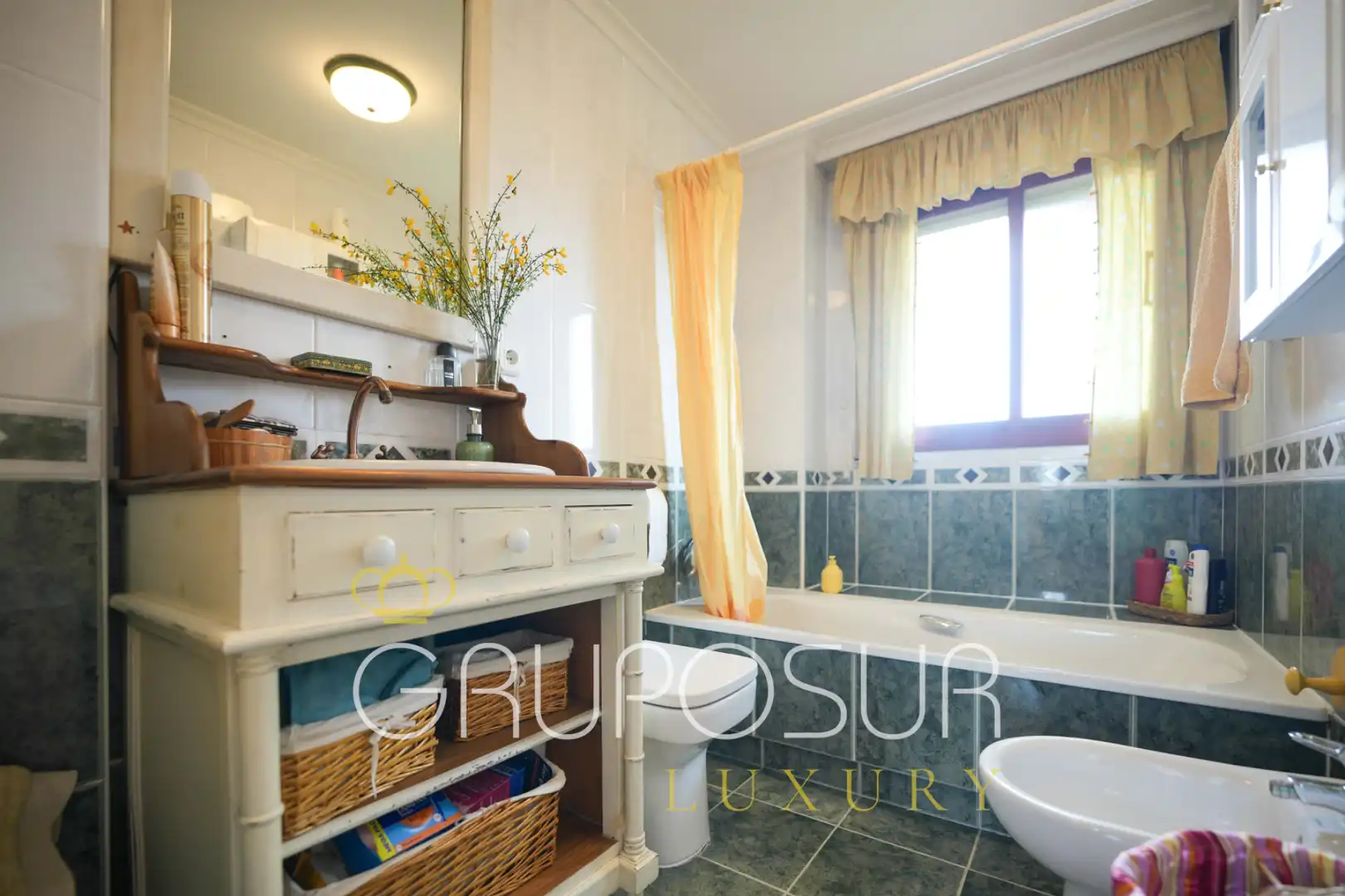Bathroom of Detached homes for sale in Simancas  with Heating, Private garden and Parquet flooring