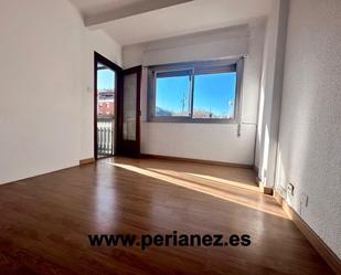 Dormitori de Pis en venda en El Prat de Llobregat amb Calefacció, Parquet i Balcó