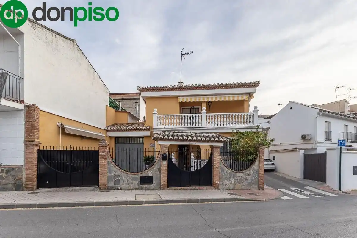 Exterior view of Houses for sale in Granada  with Air Conditioner, Heating and Terrace