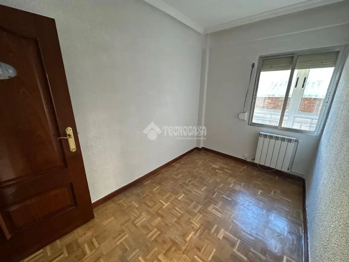 Bedroom of Flat for sale in Madrid  with Heating, Parquet flooring and Terrace
