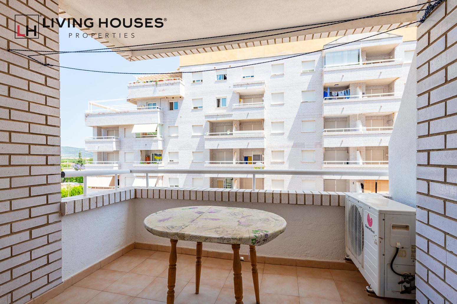 Vista exterior de Pis en venda en Oropesa del Mar / Orpesa amb Aire condicionat, Jardí privat i Terrassa