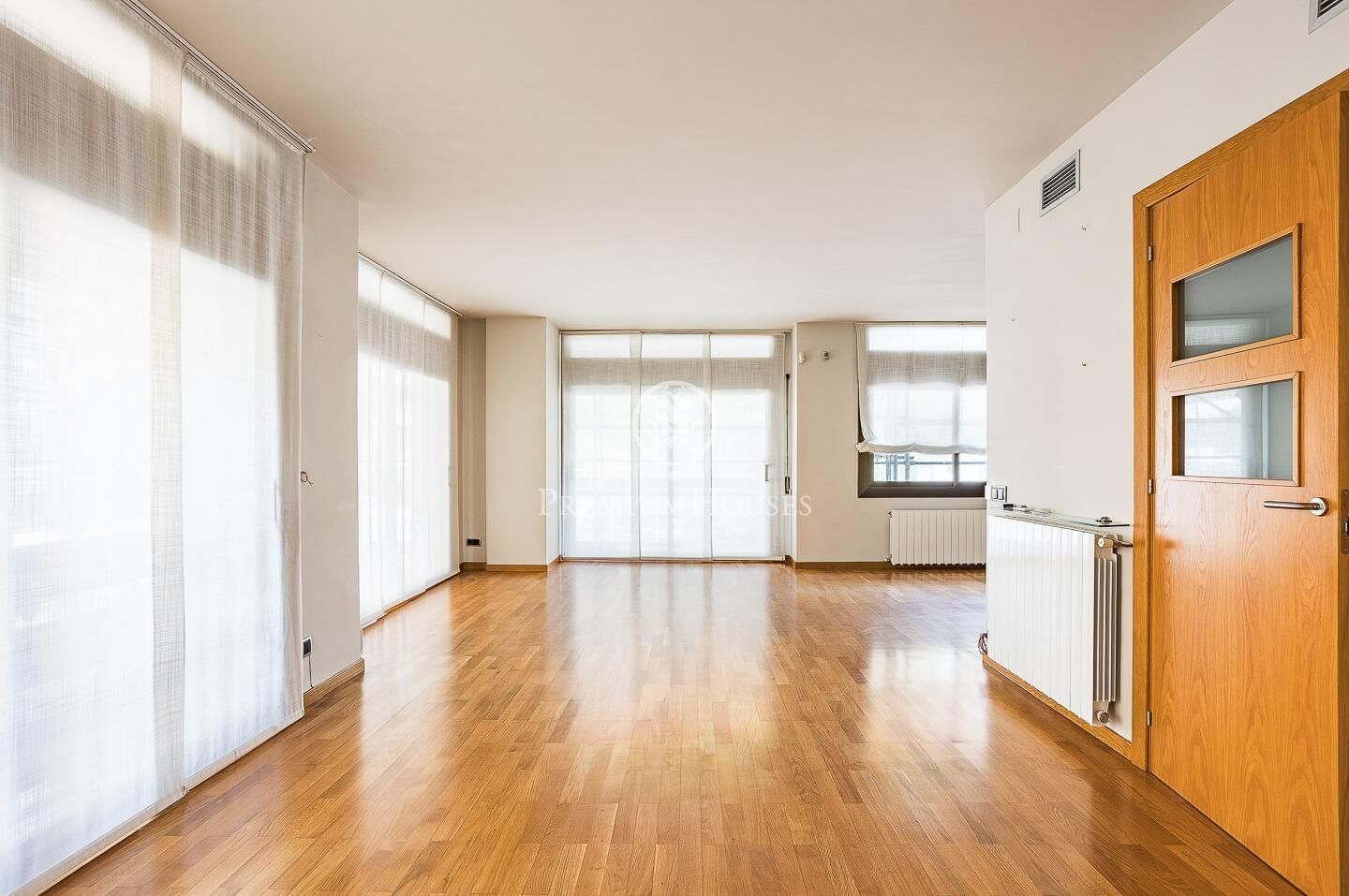 Sala d'estar de Pis en venda en  Barcelona Capital amb Aire condicionat, Calefacció i Parquet