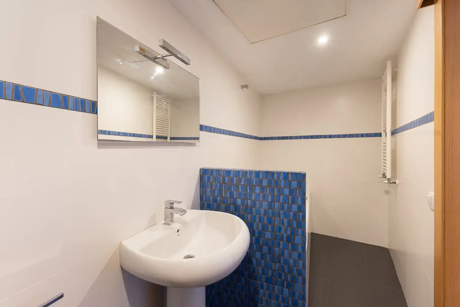 Bathroom of Flat for rent in Valencia  with Air Conditioner, Heating and Parquet flooring
