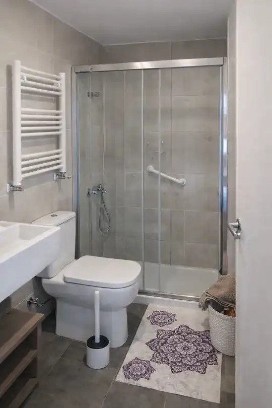 Bany de Pis en venda en Vitoria - Gasteiz amb Calefacció, Parquet i Terrassa