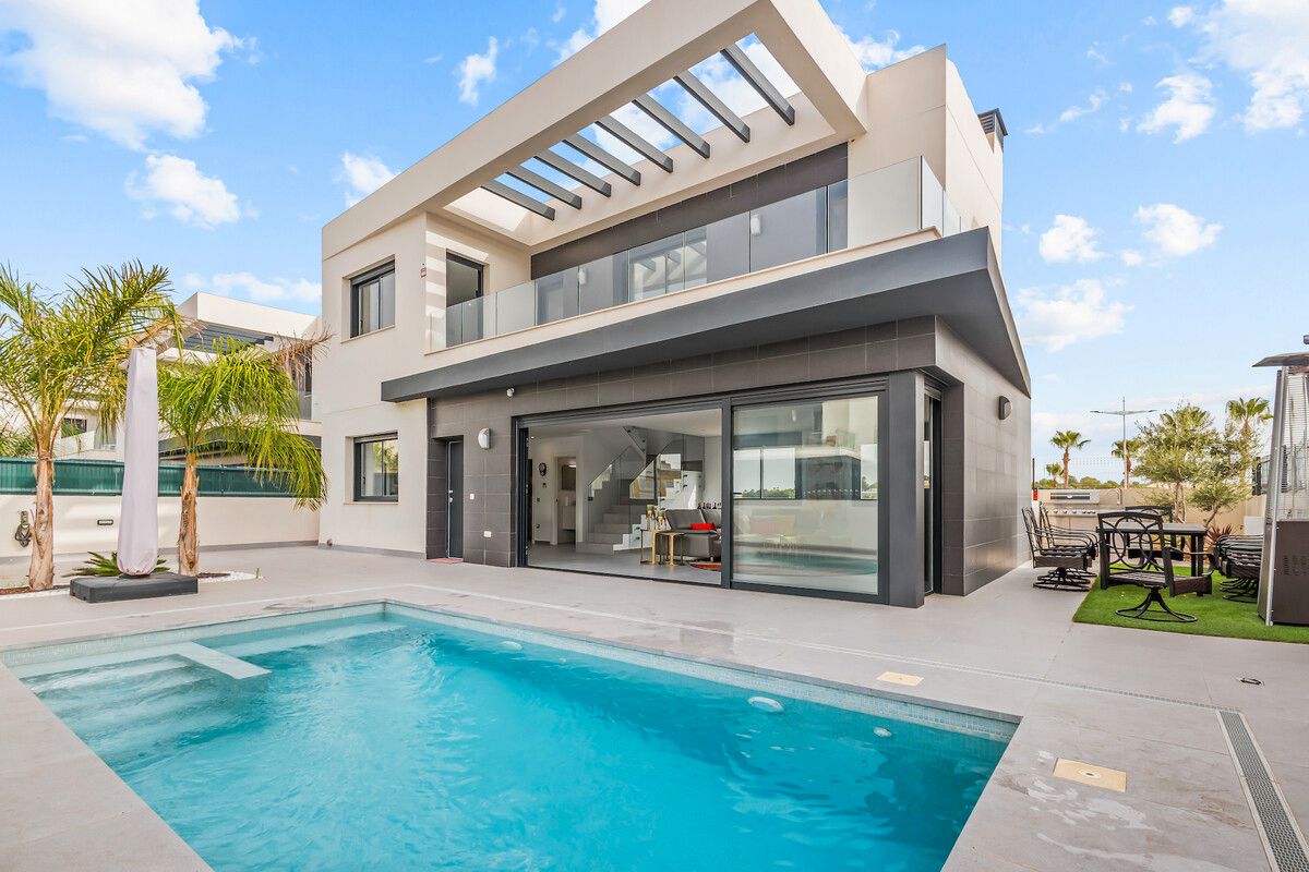 Swimming pool of House or chalet for sale in Los Montesinos  with Air Conditioner, Private garden and Terrace