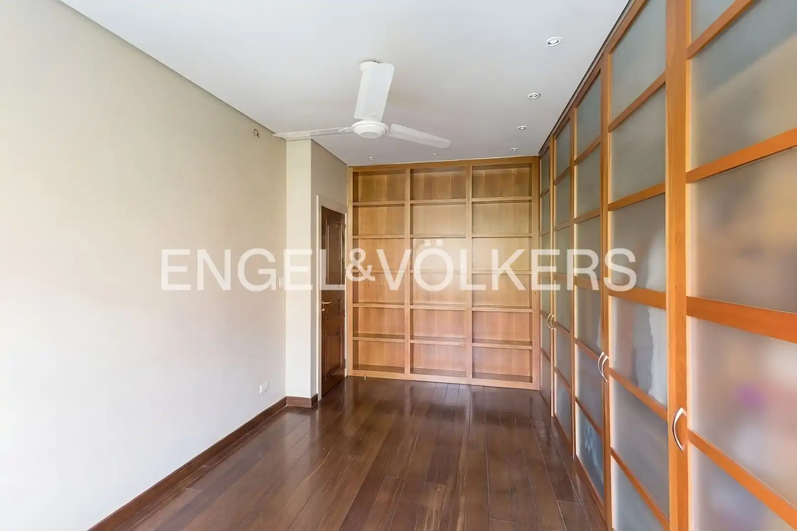 Flat for sale in Madrid  with Air Conditioner, Heating and Private garden