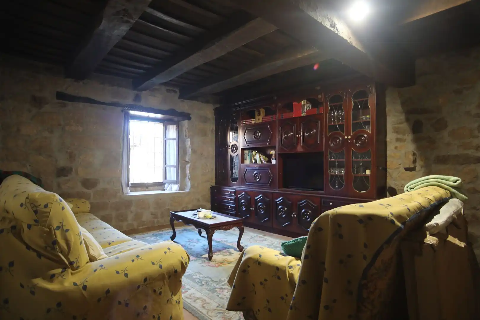 Wohnzimmer von Country house zum Verkauf in Valdeprado del Río mit Privatgarten